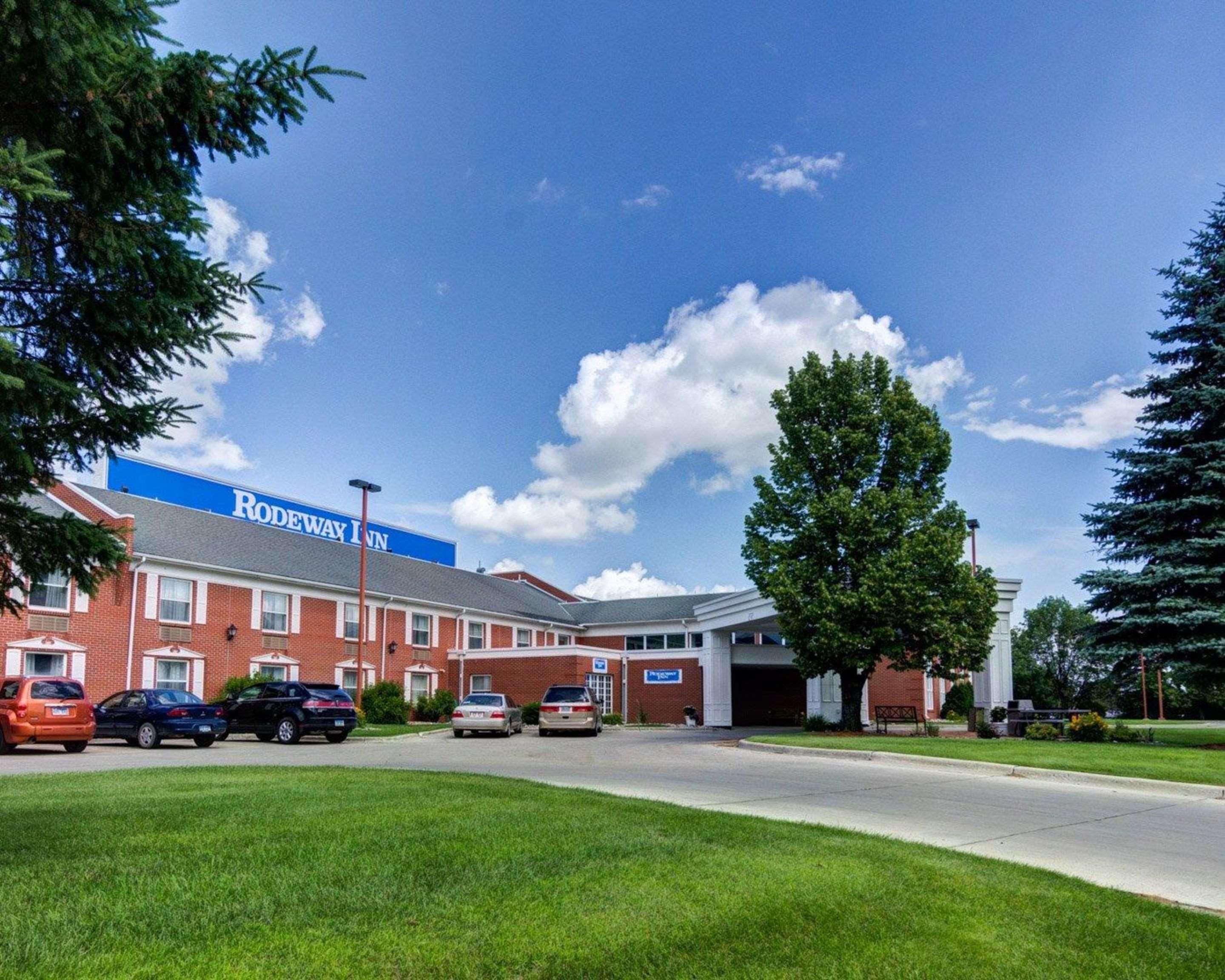 Rodeway Inn Columbia Mall Loop Grand Forks Exterior photo