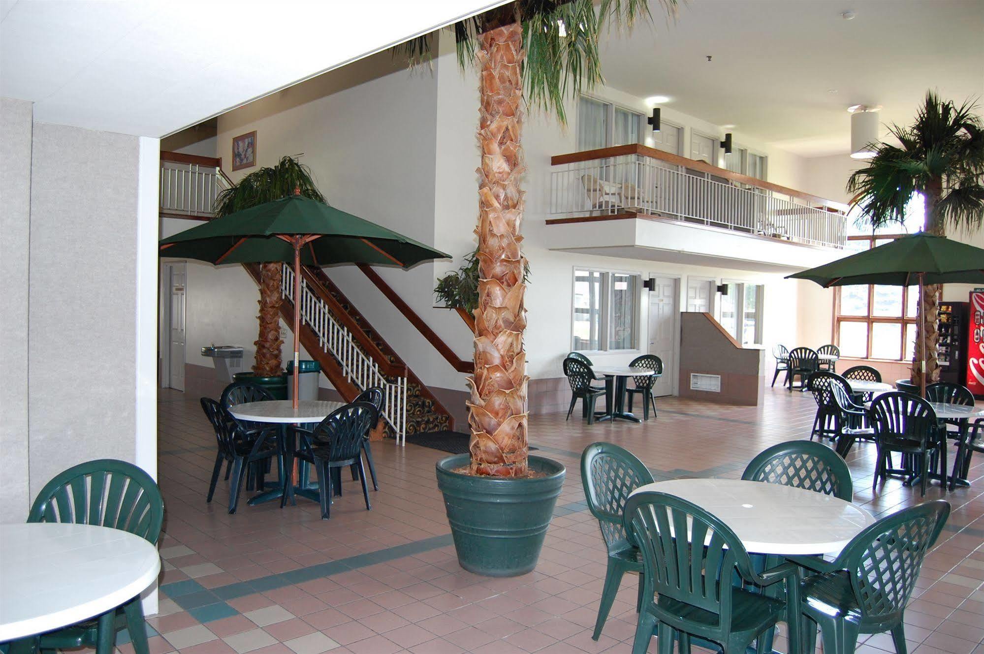 Rodeway Inn Columbia Mall Loop Grand Forks Exterior photo